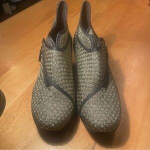 Bernie Mev NEW Womens Ankle Boot Wedge Heels Gold Woven Stretch Zip size 38=7